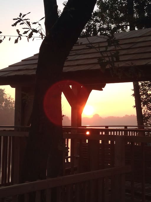 Le lever du soleil. The sunrise.