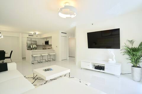 Popular Airbnb listing: The White Three Bedroom in Aventura