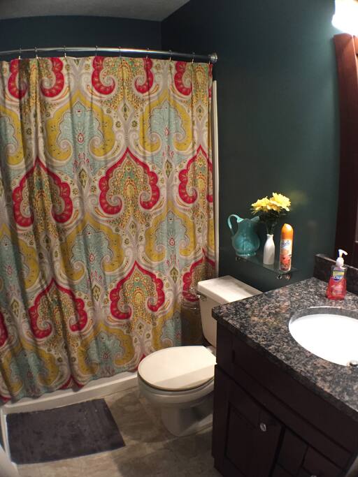 Full bathroom next to bedroom 2 and 3.