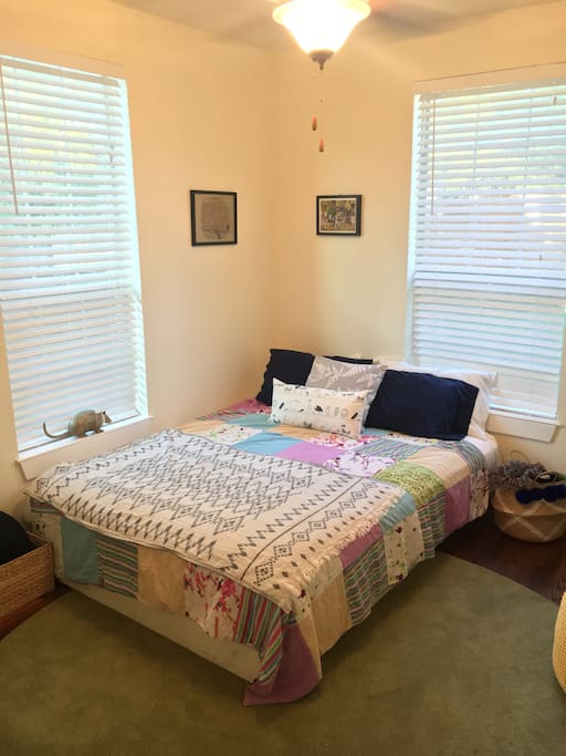 Queen size posturepedic bed