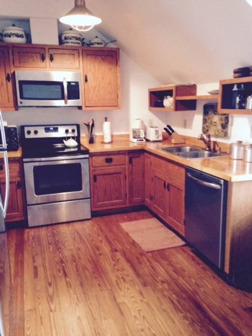 Clean, modern kitchen.