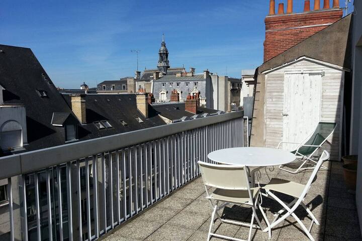 Studette avec grande terrasse gare de Tours
