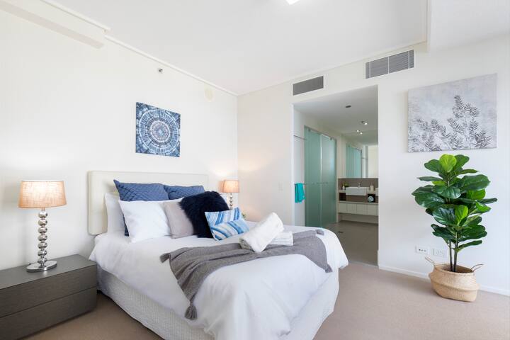 3号卧室-奢华时尚的套房，可欣赏令人难以置信的河景
