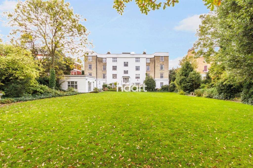 Spacious communal garden. Photo from Haart.com