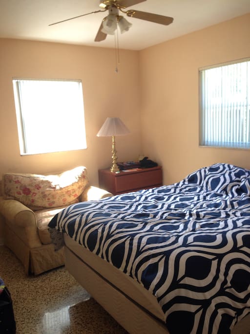 Queen size bed, squishy arm chair, dresser available in room. If you need a desk, we can provide that. The ceiling fan works as well.
