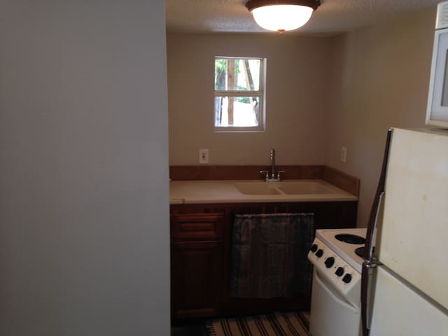 Bungalow in the Heights (2)