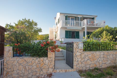 Top Airbnb: Perfect sea view and amazing nature in Drvenik Mali