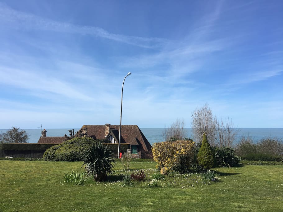Jardin de la résidence vue mer