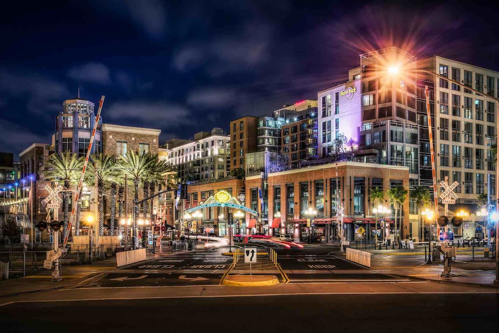 3 blocks away from Gaslamp District!