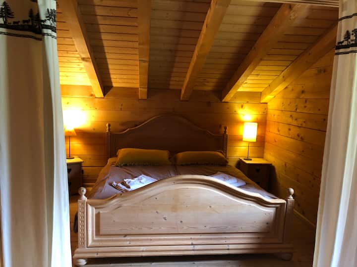 Livello 2: grande camera da letto 1 letto lungo size più 1 letto singolo standard più un balcone lato sud 