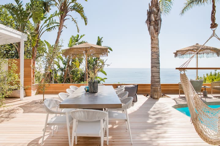 Chic Boutique-Hotel Feel at a Seafront Pad, Clifton