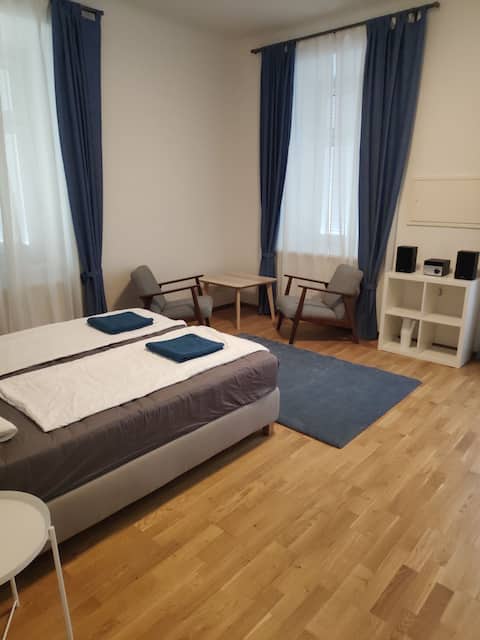 Popular Airbnb listing: Very central apartment direct at Jakominiplatz in Sankt Leonhard