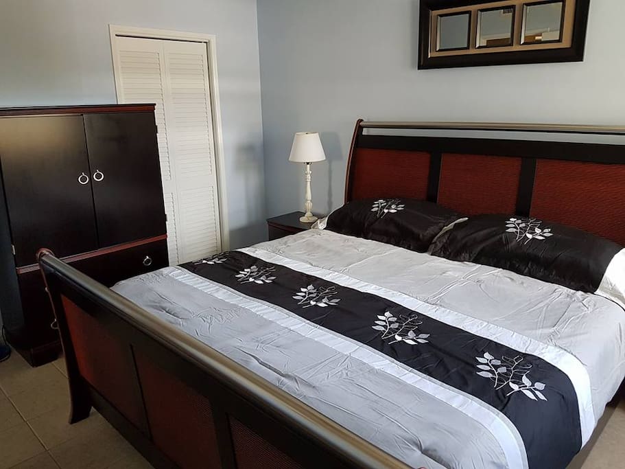 Master Bedroom - Comfortable King Size Bed