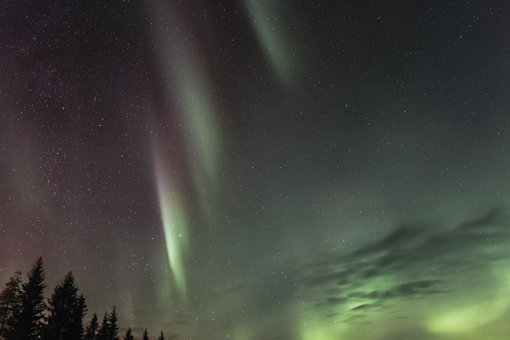 From September to April, there is a good opportunity to observe Northern Lights (subject to weather conditions and solar activity).