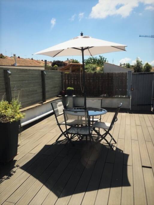 La terrasse, avec soleil du matin au soir