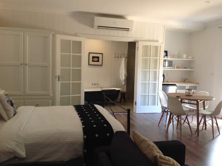 Guesthouse in Mount Martha · ★4.96 · 1 bedroom · 1 bed · 1 bath