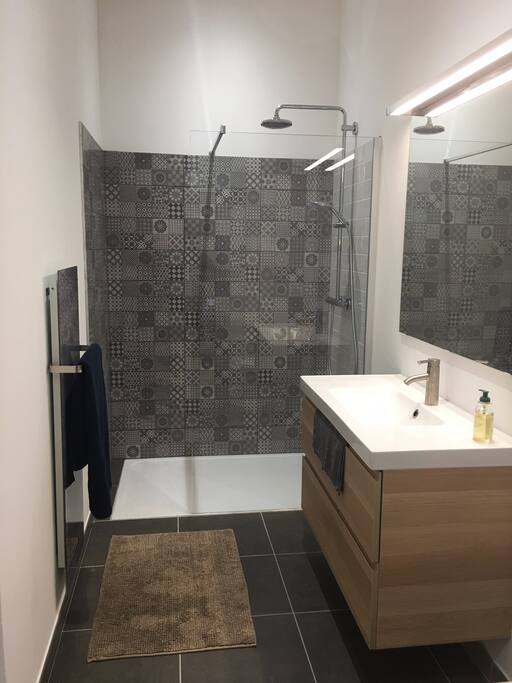 Salle de bain, douche à l'italienne
