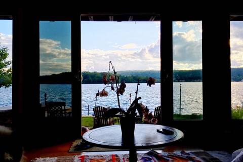 Beautiful Lake House on Lake Pocotopaug