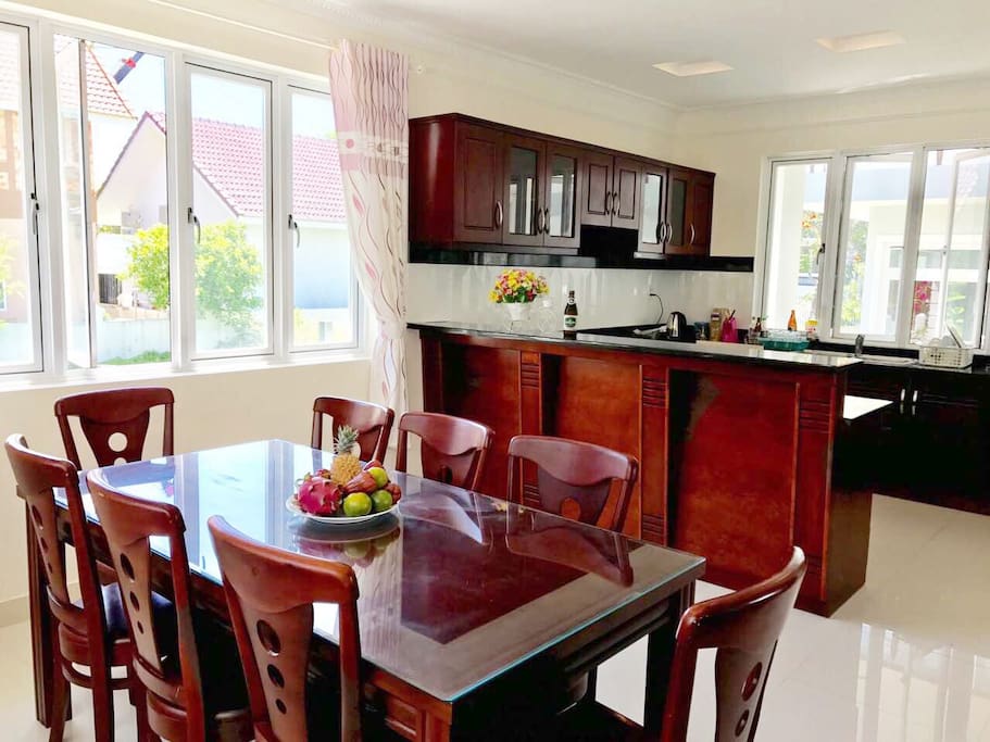 Dinning room & kitchen full of sunlight