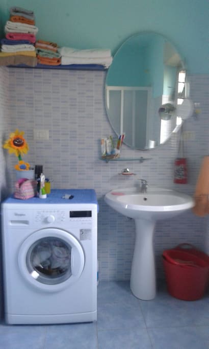 lavabo con lavatrice