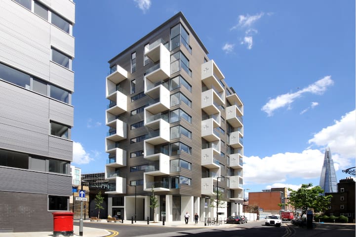New lux South Bank 2 bed in the heart of London