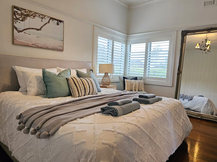 Family Friendly Beachside Oasis - Mordialloc