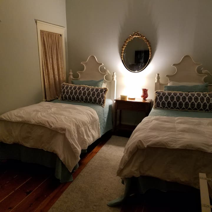 ห้องนอนชั้นล่าง