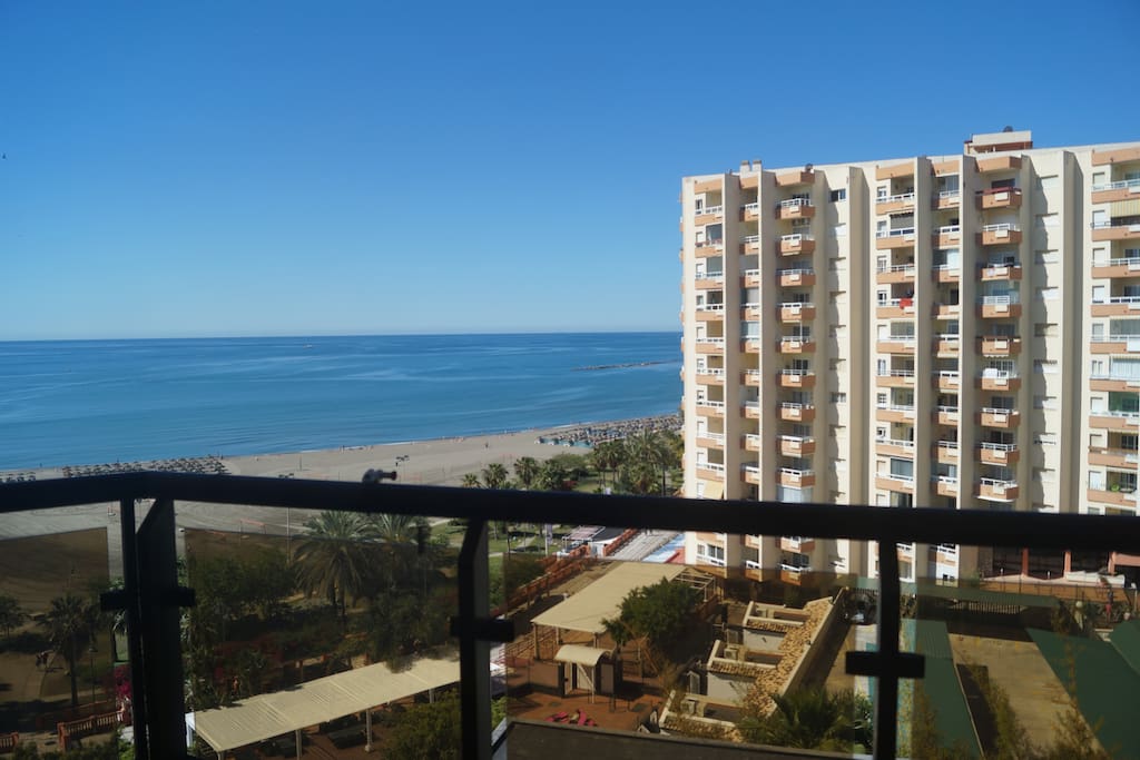 Vistas desde el salon y la terraza.
first line sea views. spacious souranding. direct access to the beach