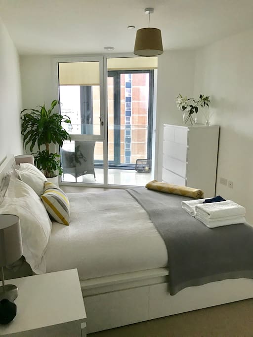 Lovely Bright Room!