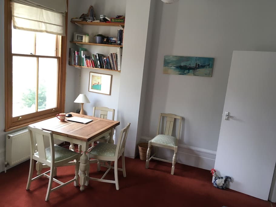 Extendable dining table in sitting room, can seat 6 comfortably.
