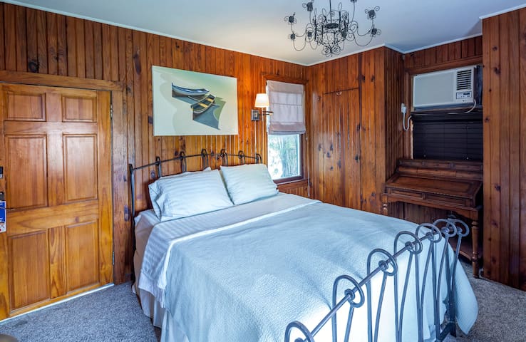 Montrose Studio #3 Secluded and Quiet