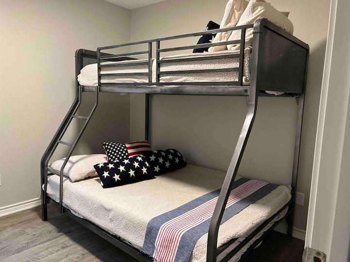 Full Bed on the bottom and twin on the top.