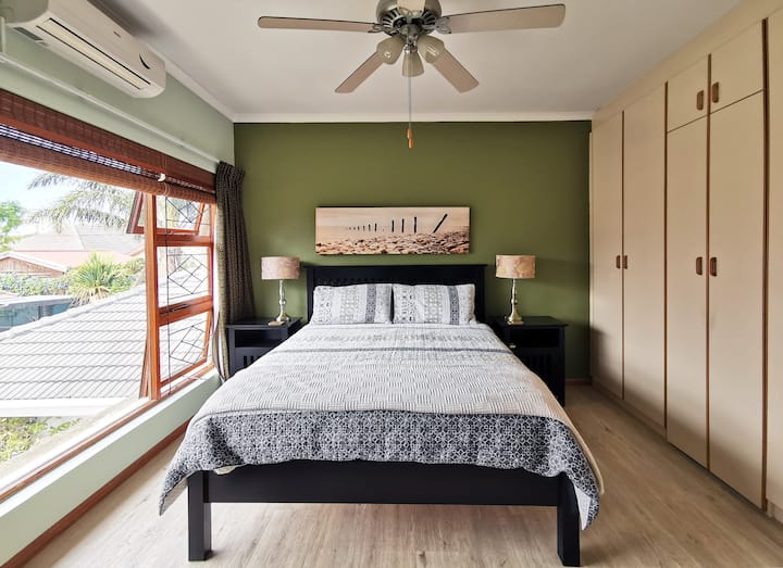 Chambre des maîtres spacieuse 