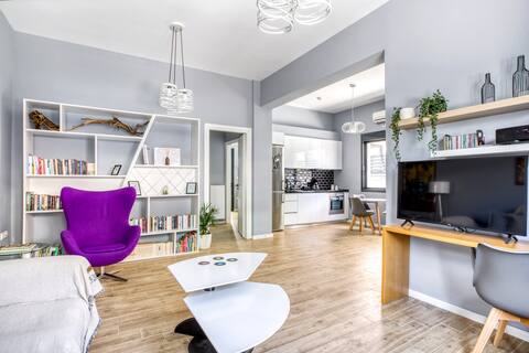 Spacious  flat with courtyard and private parking!