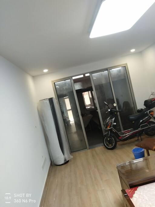 21m2大卧室 可作卧室和客厅极优的生活环境 让你流连忘返 (wifi续租2个月免费提供)