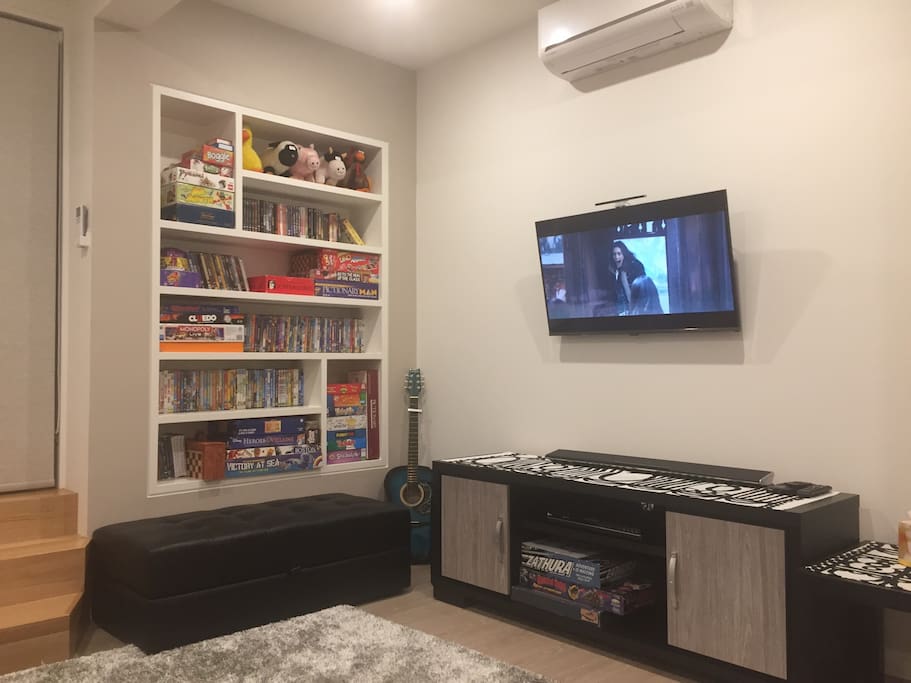 40" LCD flat screen TV, DVD/Bluray player, PS2 console, blue tooth sound bar/ stereo/ games etc