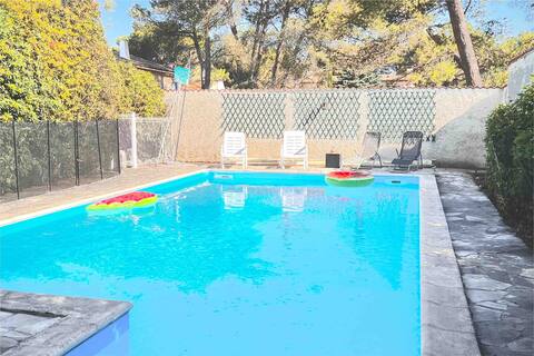 Family home with large pool in Provence
