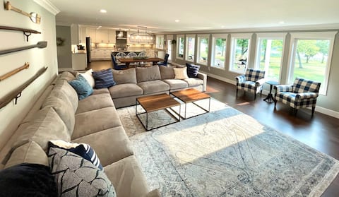 Popular Airbnb listing: NEW Lakefront Kayaks-Firepit-BBQ-30 min-Nashville in Gallatin
