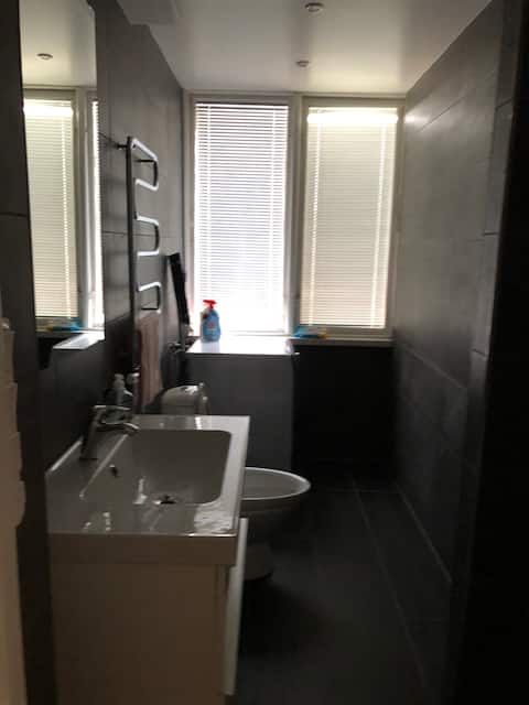 Charming three bedroom apartment next to Easter lake forest