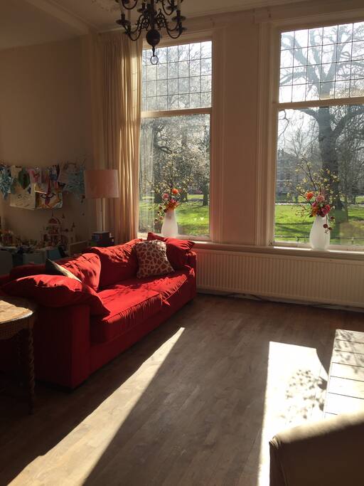 Living room (front)