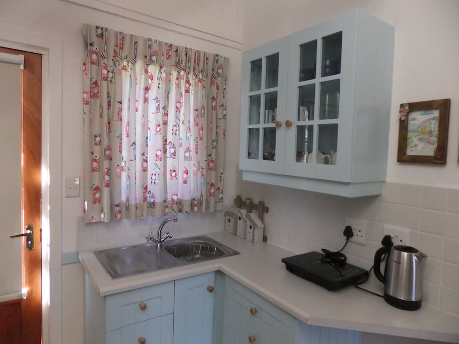 A fully equipped kitchen, with an induction plate, microwave, fridge and freezer, crockery, cutlery, etc.