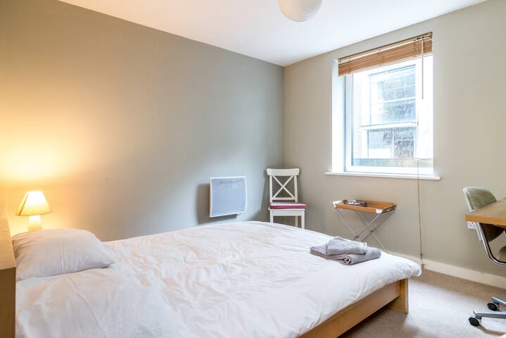 Central Brighton Modern room