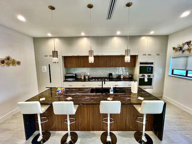 Botanical Oasis Las Olas Home w/ 2 Pools gallery image 5