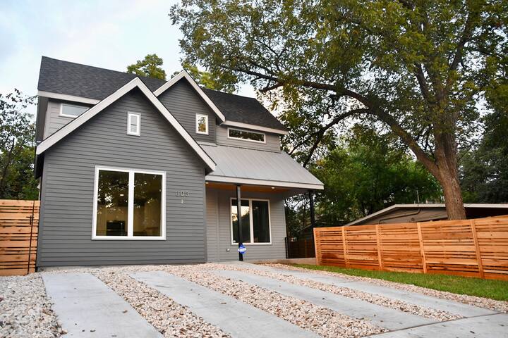 UT Home with FREE breakfast & late checkout gallery image 2