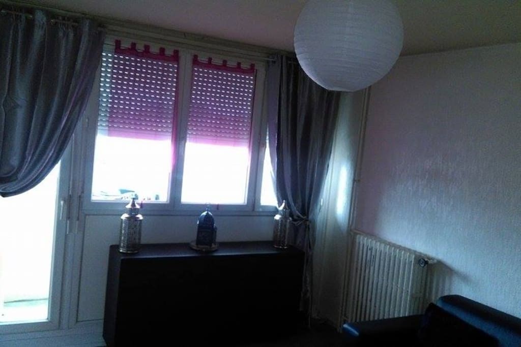 salon avec balcon