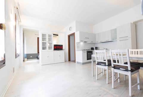 [Schio Historic Center] House in the heart of the city