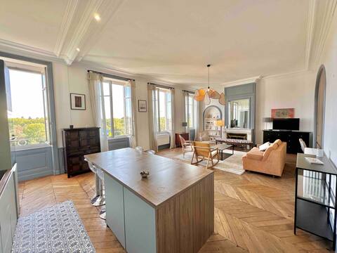 160 m2 apartment near Lyon center