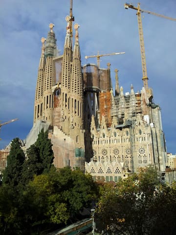 Sagrada Familia Temporary Rentals by Scenario Llum