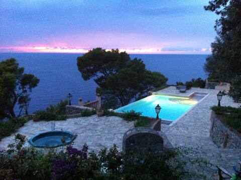 Spectacular Exclusive Luxery Hide-away Villa