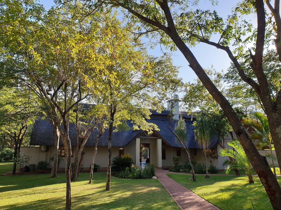 Marula Holiday Home, Victoria Falls Houses for Rent in Victoria Falls